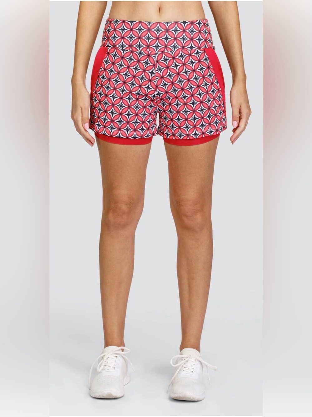 Tail Slice 4” Athletic Lined Short Women’s size Medium in Sphere Pockets